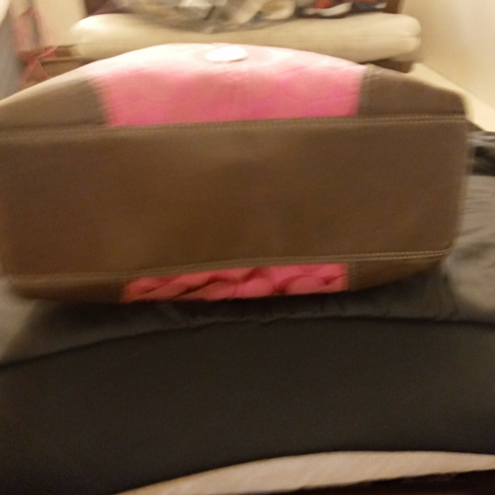 Coach - Picture 4 of 6